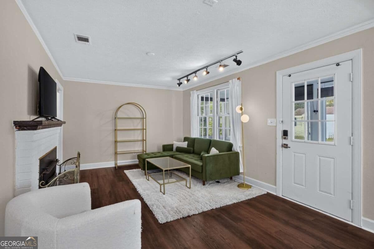 3 bedroom, 2.5 bathroom, 2,184 sq ft single family residence for sale at 2147 Louisiana Avenue, Savannah, GA 31404 — photo 6