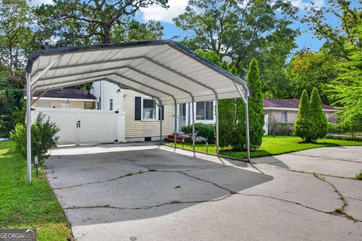 3 bedroom, 2.5 bathroom, 2,184 sq ft single family residence for sale at 2147 Louisiana Avenue, Savannah, GA 31404 — photo 3