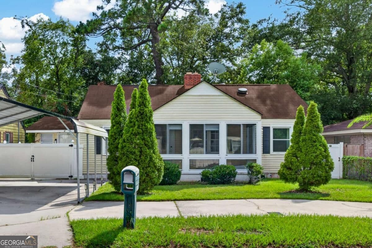 3 bedroom, 2.5 bathroom, 2,184 sq ft single family residence for sale at 2147 Louisiana Avenue, Savannah, GA 31404 — photo 1 of 42