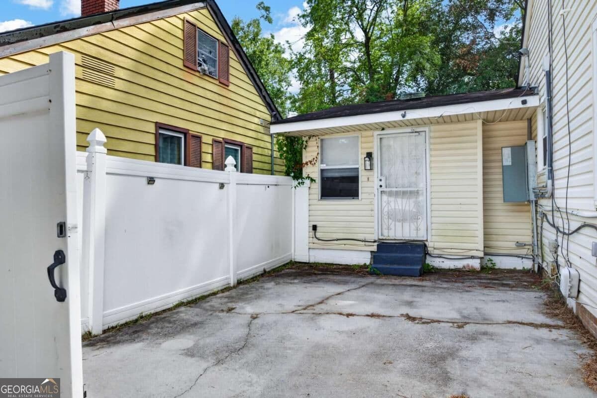 3 bedroom, 2.5 bathroom, 2,184 sq ft single family residence for sale at 2147 Louisiana Avenue, Savannah, GA 31404 — photo 5