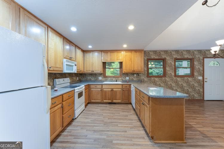 3 bedroom, 2 bathroom, 1,528 sq ft single family residence under contract at 72 Emma Grace Lane, Blairsville, GA 30512 — photo 3