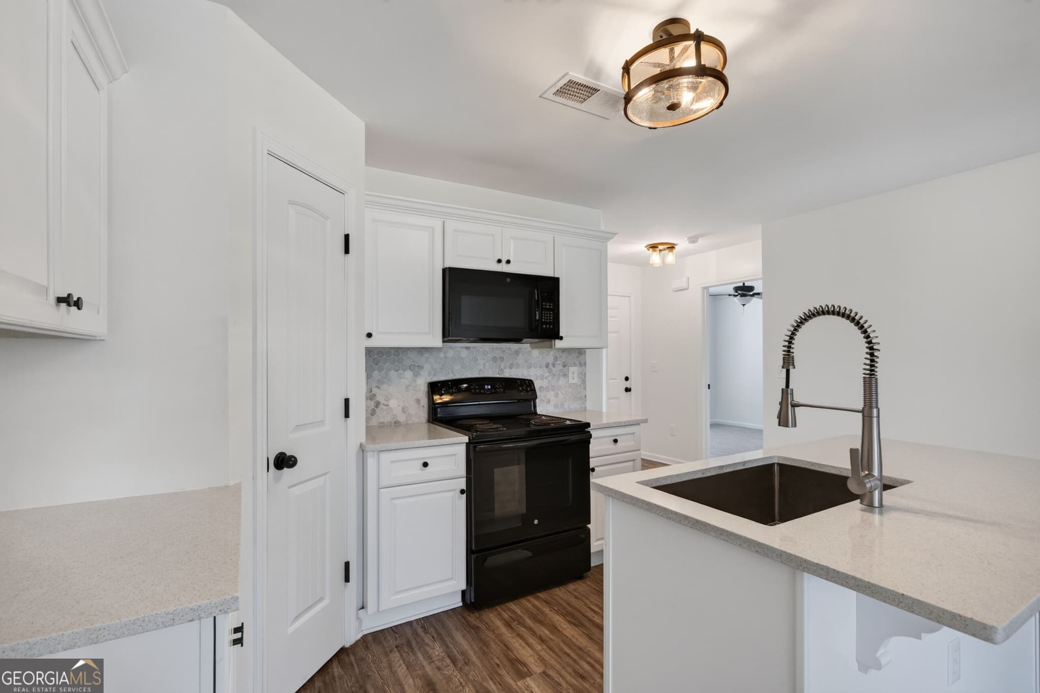 4 bedroom, 2 bathroom, 1,642 sq ft single family residence under contract at 142 Oconee Meadows Way, Eatonton, GA 31024 — photo 6