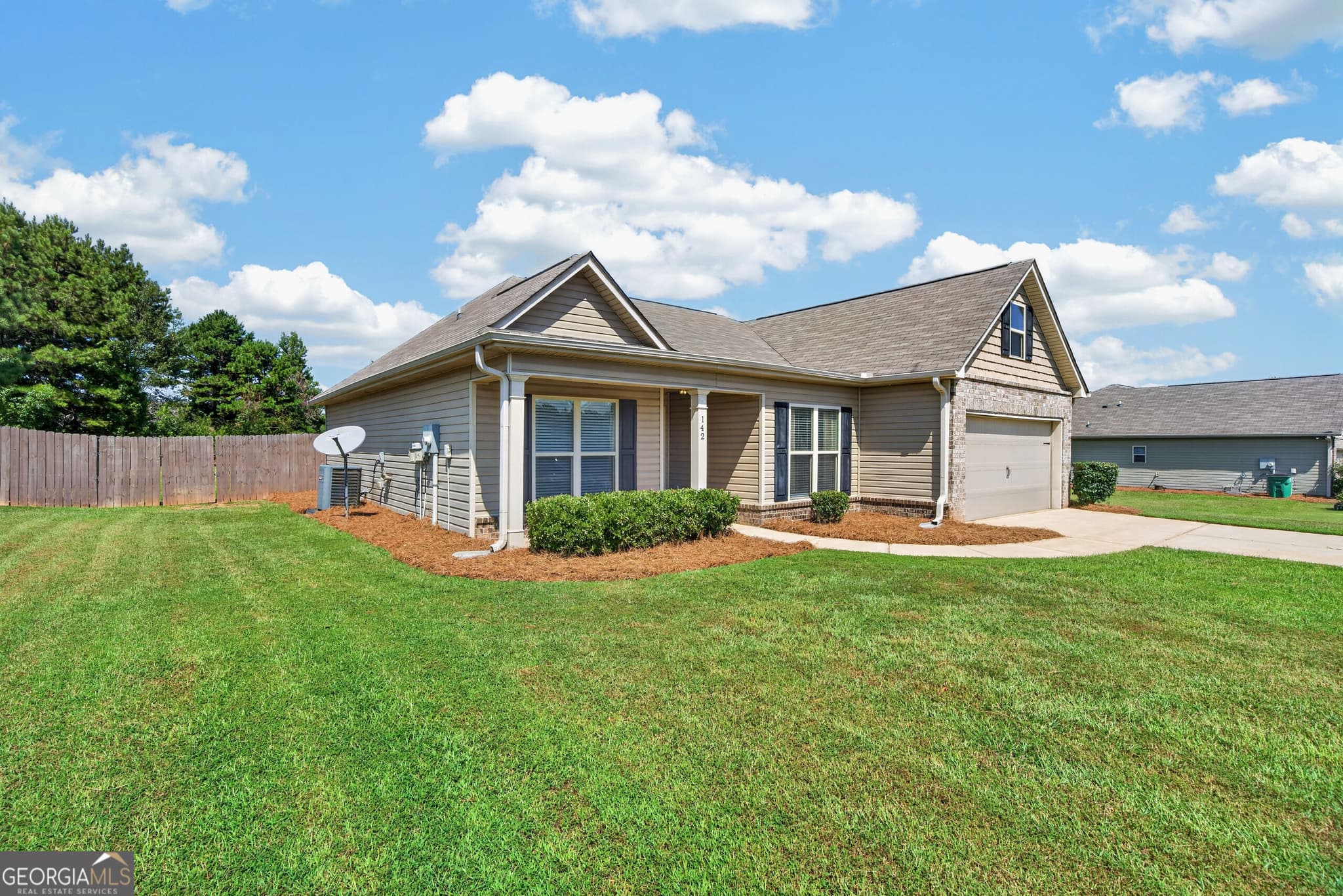 4 bedroom, 2 bathroom, 1,642 sq ft single family residence under contract at 142 Oconee Meadows Way, Eatonton, GA 31024 — photo 3