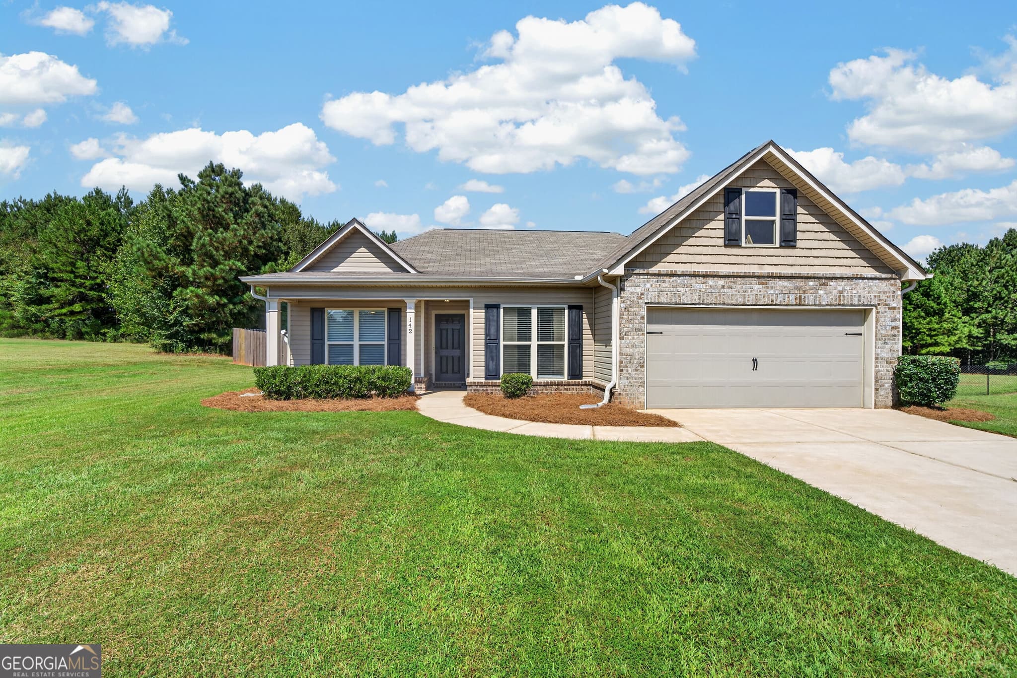 4 bedroom, 2 bathroom, 1,642 sq ft single family residence under contract at 142 Oconee Meadows Way, Eatonton, GA 31024