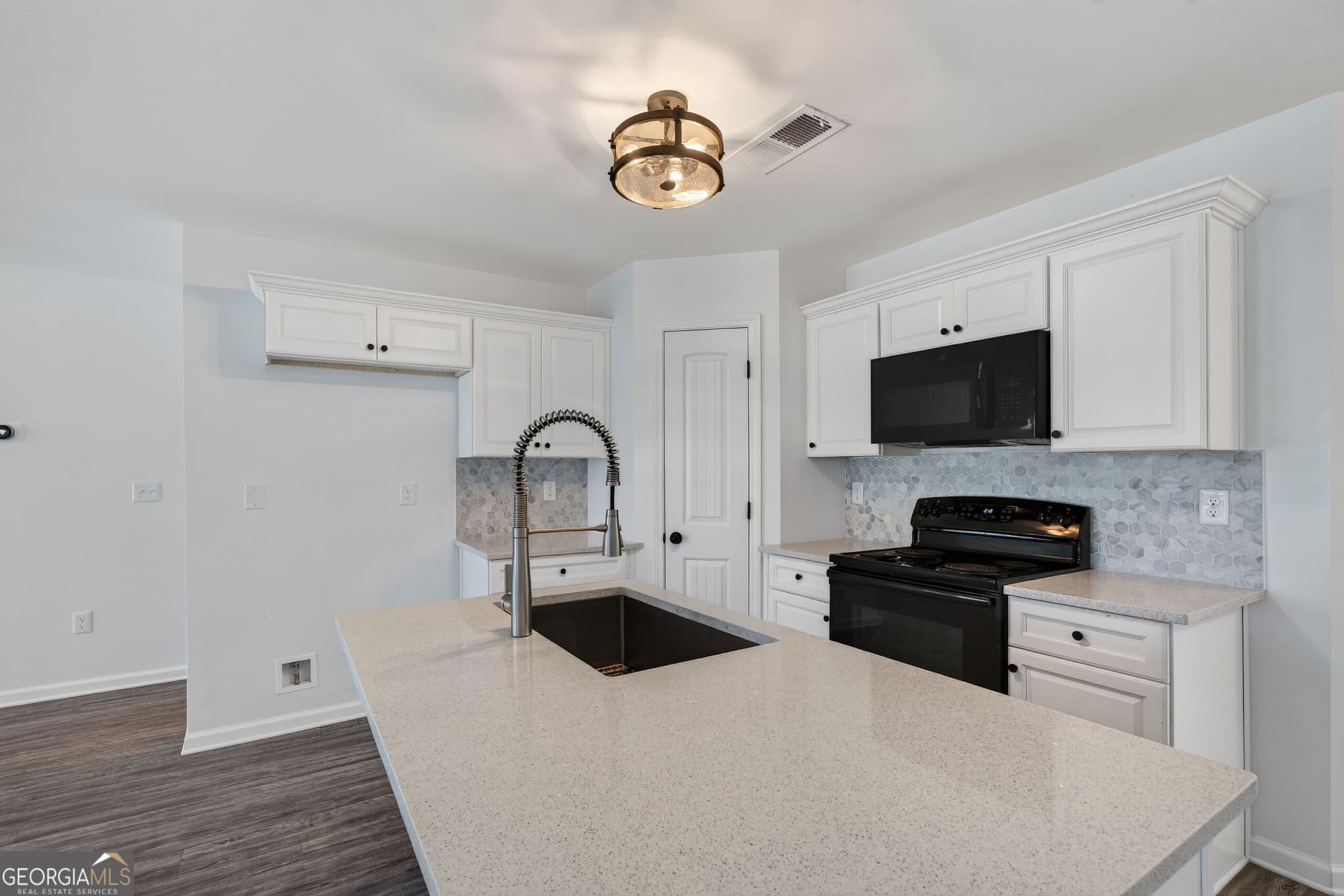4 bedroom, 2 bathroom, 1,642 sq ft single family residence under contract at 142 Oconee Meadows Way, Eatonton, GA 31024 — photo 5