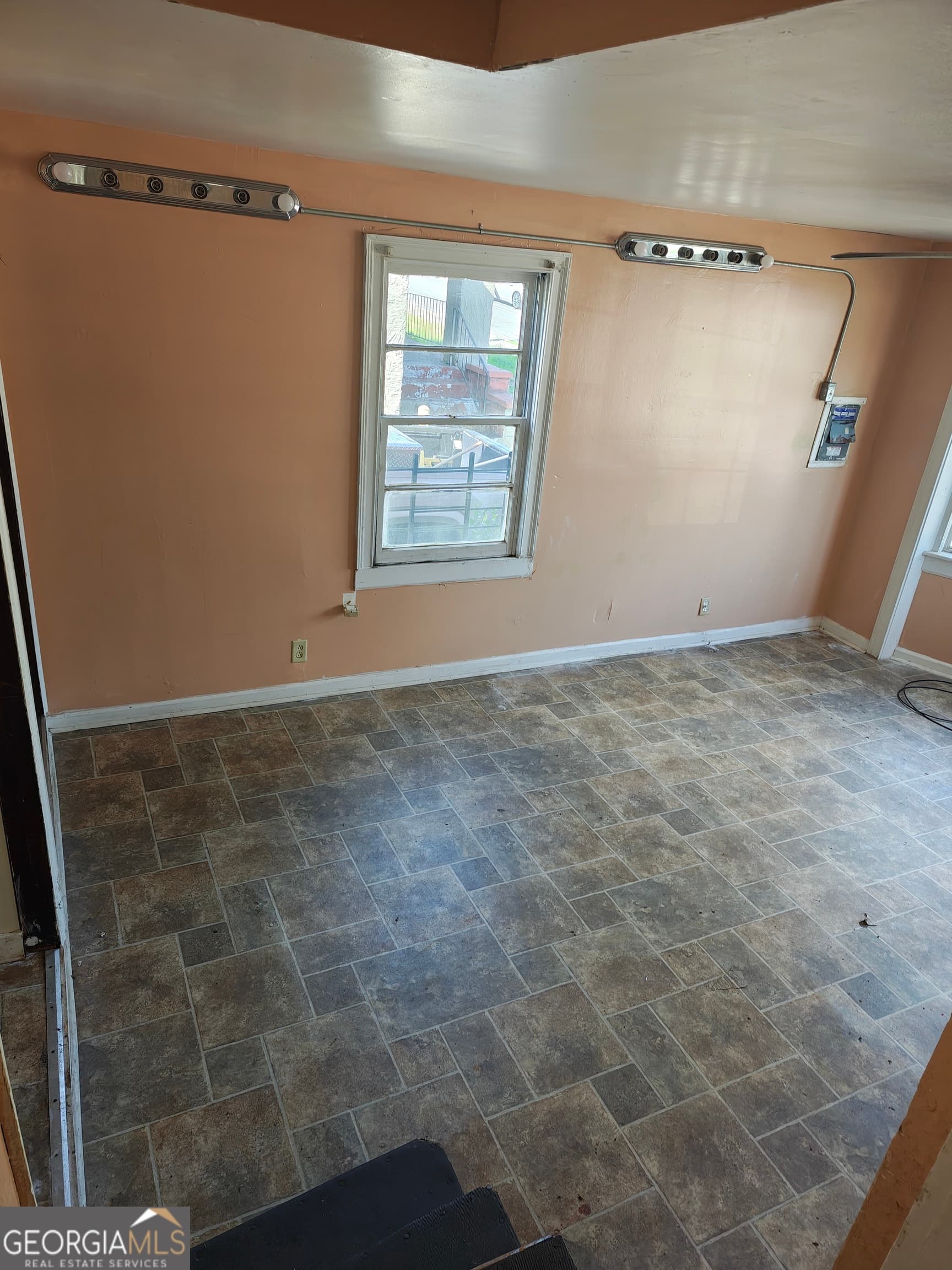 4 bedroom, 1 bathroom, 1,180 sq ft single family residence for sale at 1285 Pio Nono Avenue, Macon, GA 31204 — photo 3