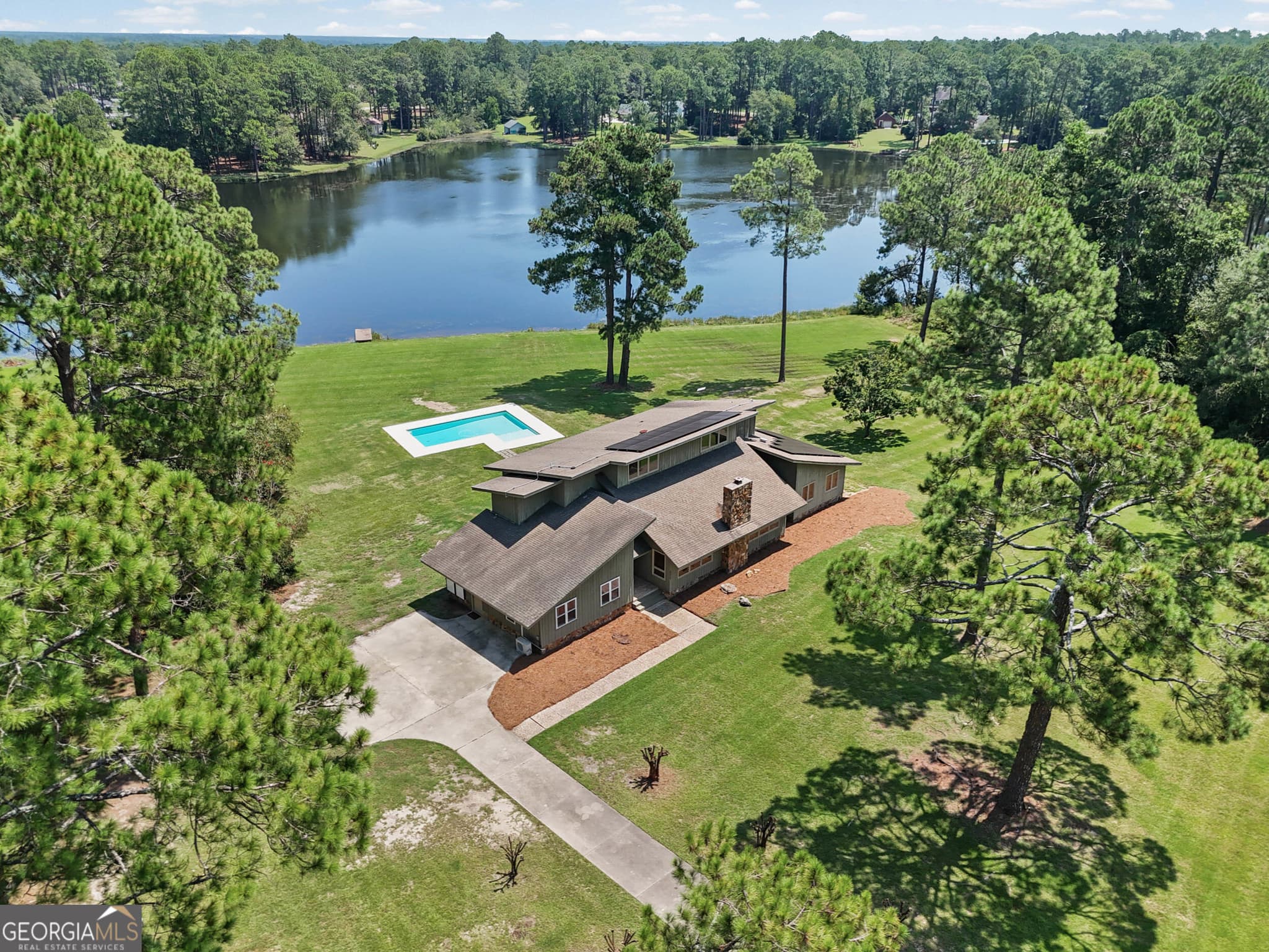 4 bedroom, 3.5 bathroom, 4,628 sq ft single family residence under contract at 5307 Forest Lake Drive, Tifton, GA 31794 — photo 6