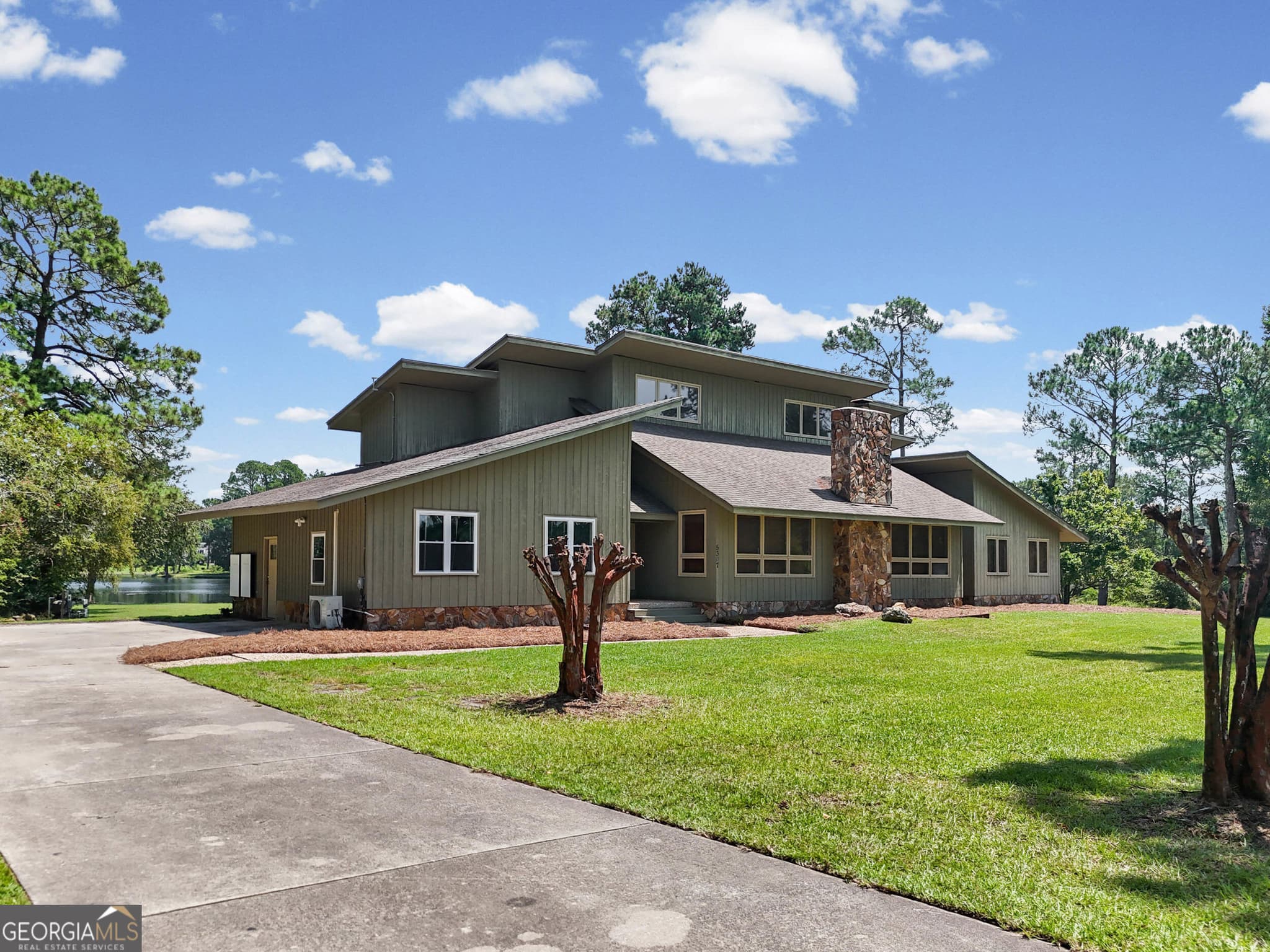 4 bedroom, 3.5 bathroom, 4,628 sq ft single family residence under contract at 5307 Forest Lake Drive, Tifton, GA 31794 — photo 3