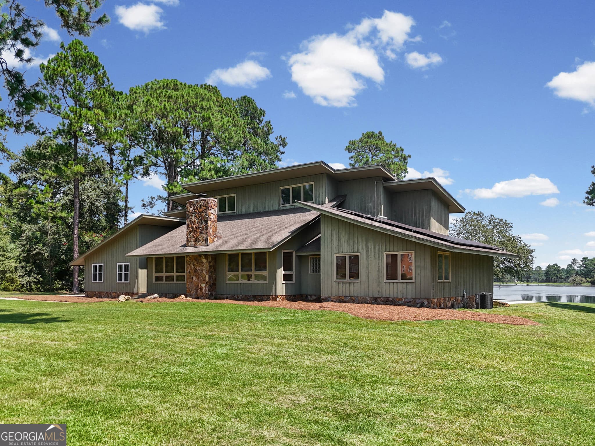 4 bedroom, 3.5 bathroom, 4,628 sq ft single family residence under contract at 5307 Forest Lake Drive, Tifton, GA 31794 — photo 4