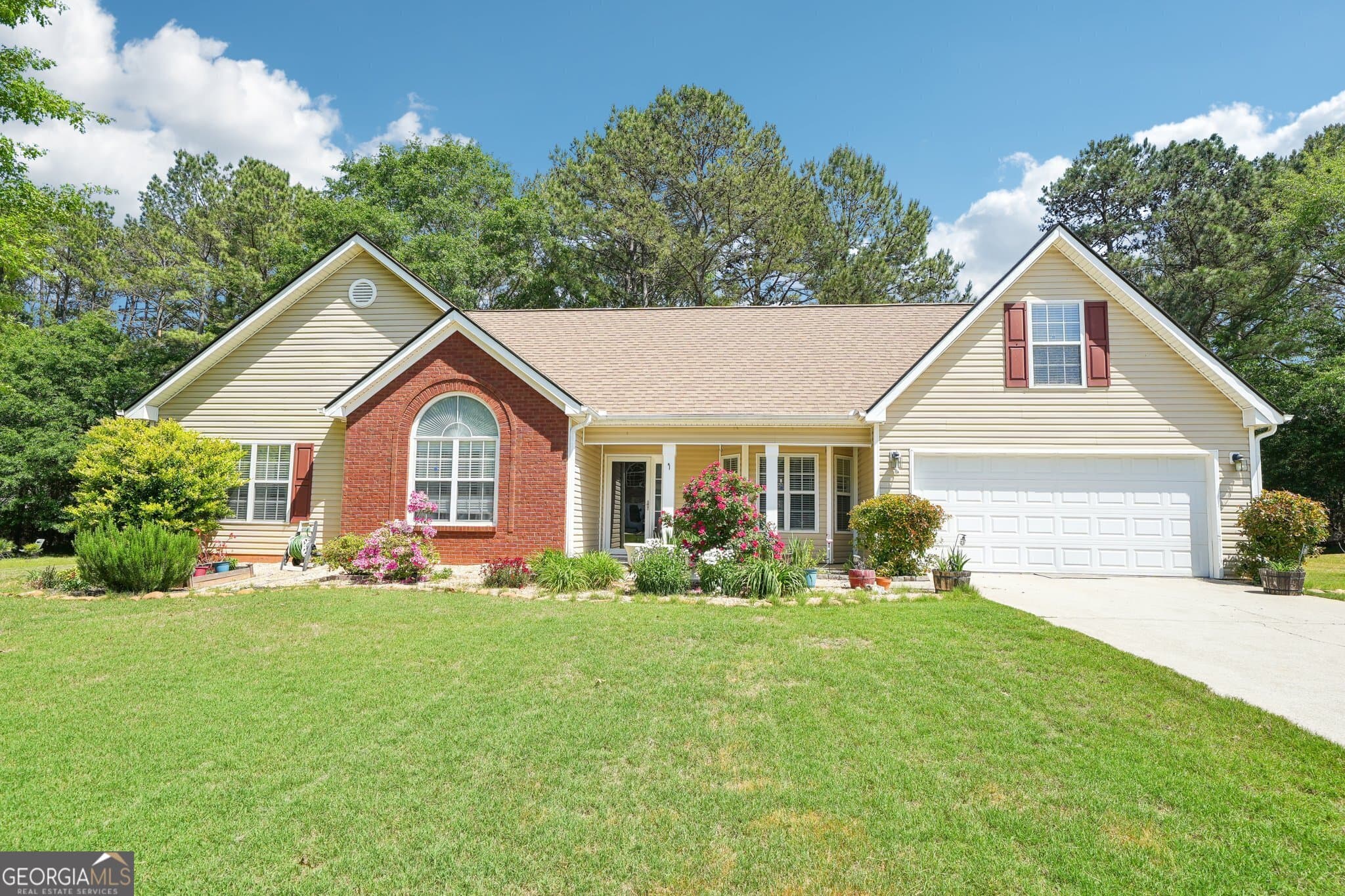 3 bedroom, 2 bathroom, 1,835 sq ft single family residence sold at 20 Queensland Lane, Covington, GA 30016