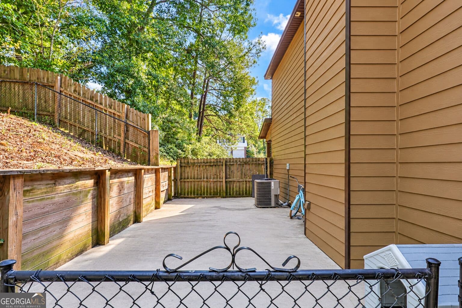 4 bedroom, 2.5 bathroom, 2,041 sq ft single family residence for sale at 3901 Chris Drive, Columbus, GA 31909 — photo 7