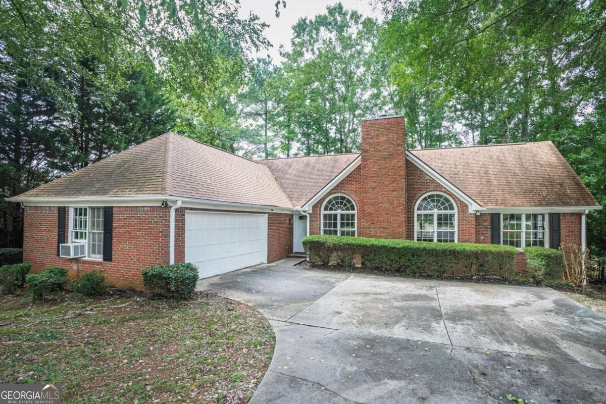 4 bedroom, 2 bathroom single family residence for sale at 1404 Glenfield Drive, Lawrenceville, GA 30043 — photo 2