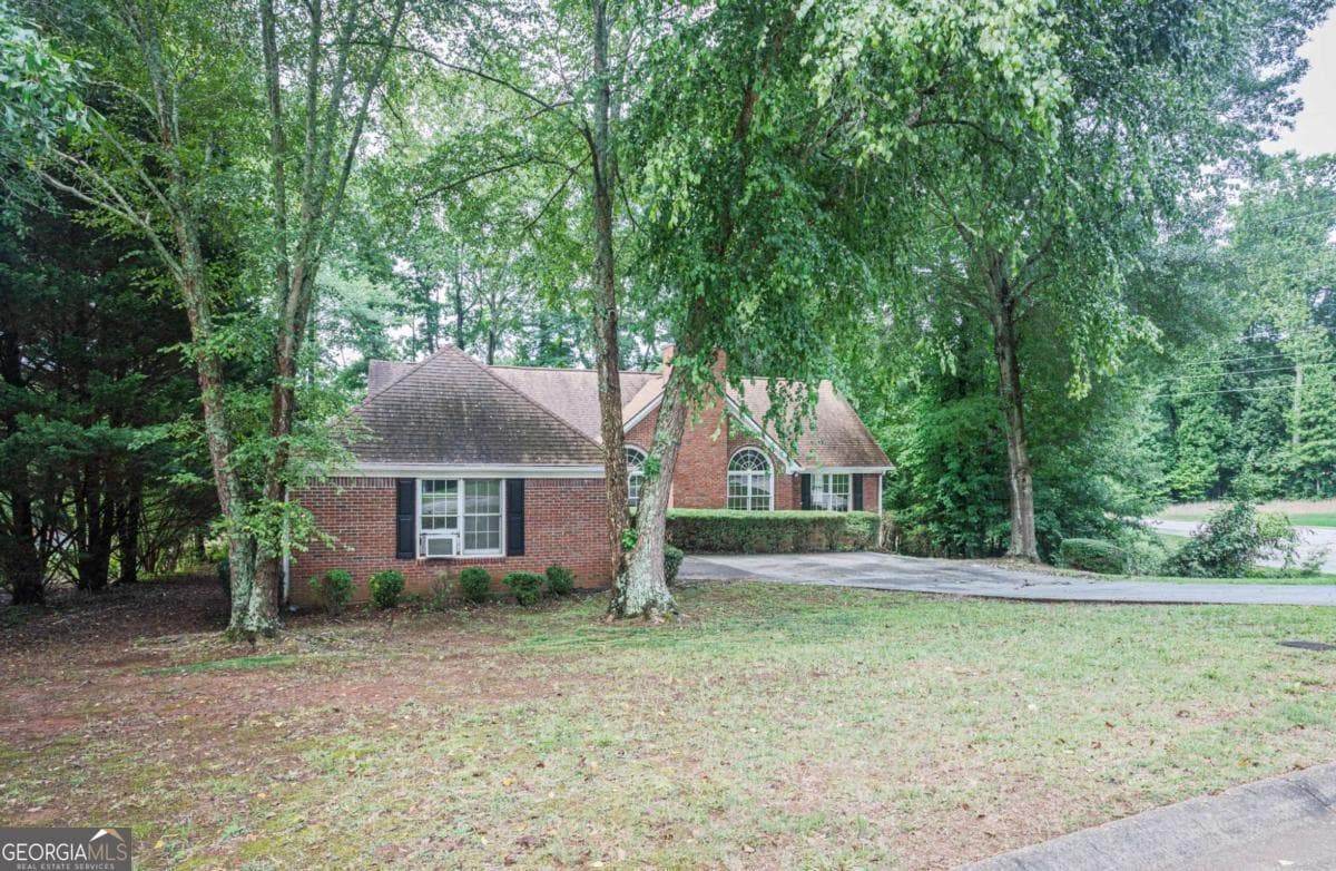 4 bedroom, 2 bathroom single family residence for sale at 1404 Glenfield Drive, Lawrenceville, GA 30043 — photo 5