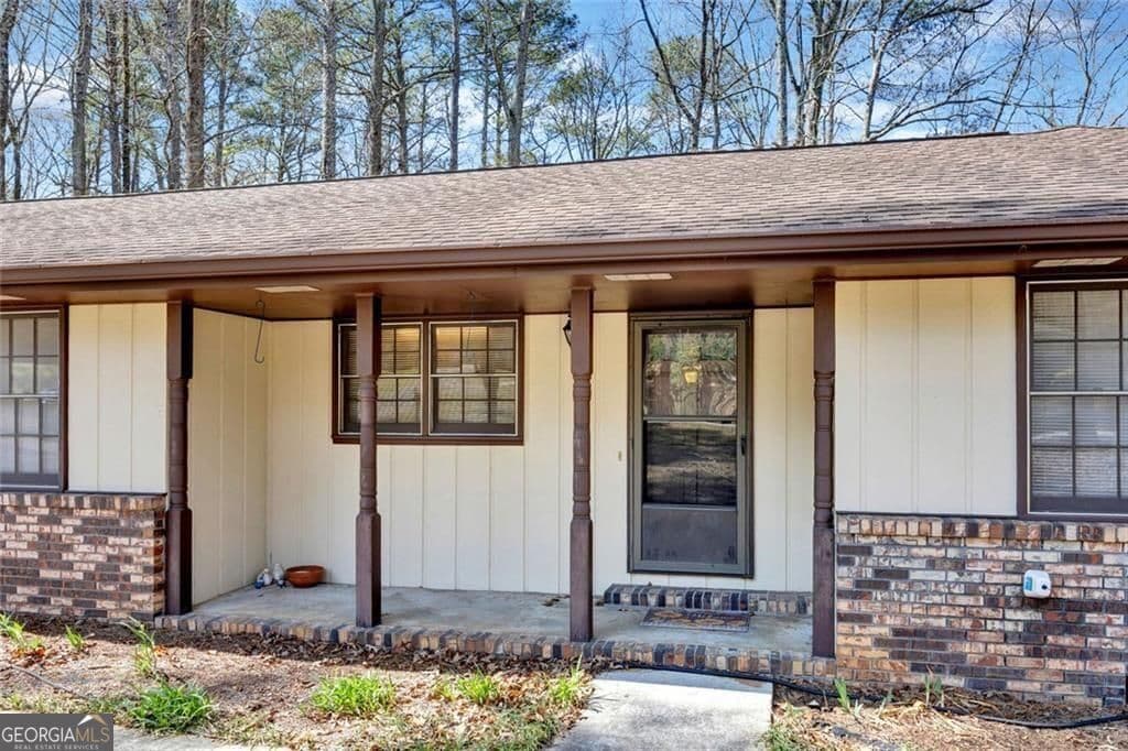 3 bedroom, 2 bathroom, 1,433 sq ft single family residence for sale at 395 SW Cedar Lane, Conyers, GA 30094 — photo 3