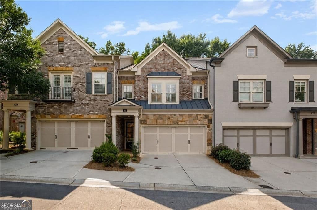 3 bedroom, 2.5 bathroom, 2,504 sq ft townhouse sold at 203 Nottaway Lane, Alpharetta, GA 30009