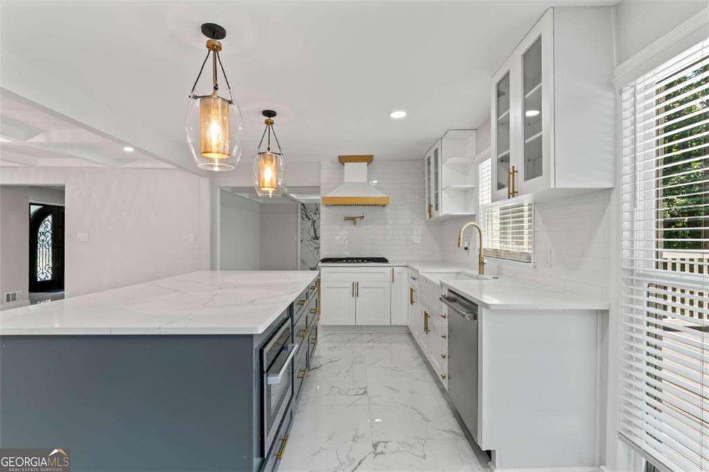 5 bedroom, 5.5 bathroom, 5,339 sq ft single family residence for sale at 2023 Stoneleigh Drive, Stone Mountain, GA 30087 — photo 10
