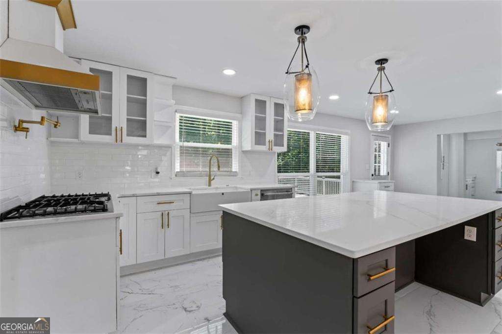 5 bedroom, 5.5 bathroom, 5,339 sq ft single family residence for sale at 2023 Stoneleigh Drive, Stone Mountain, GA 30087 — photo 8