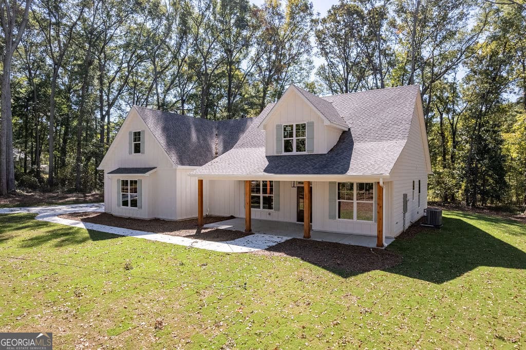 4 bedroom, 3 bathroom, 2,700 sq ft single family residence for sale at 38 Puckett Station Drive 9, Moreland, GA 30259 — photo 2