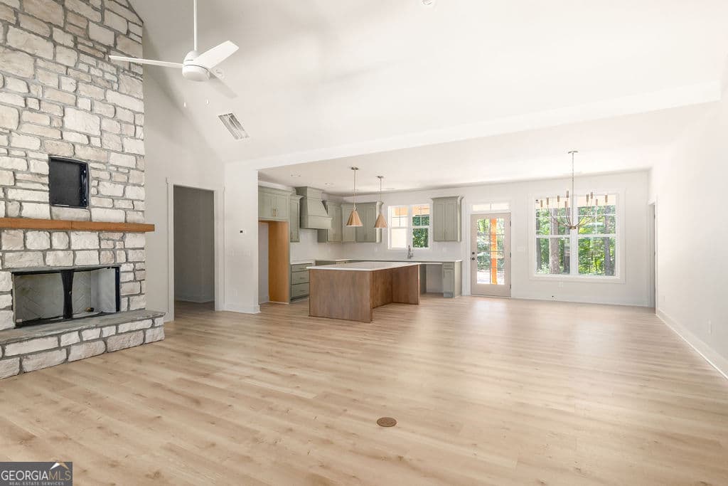 4 bedroom, 3 bathroom, 2,700 sq ft single family residence for sale at 38 Puckett Station Drive 9, Moreland, GA 30259 — photo 5