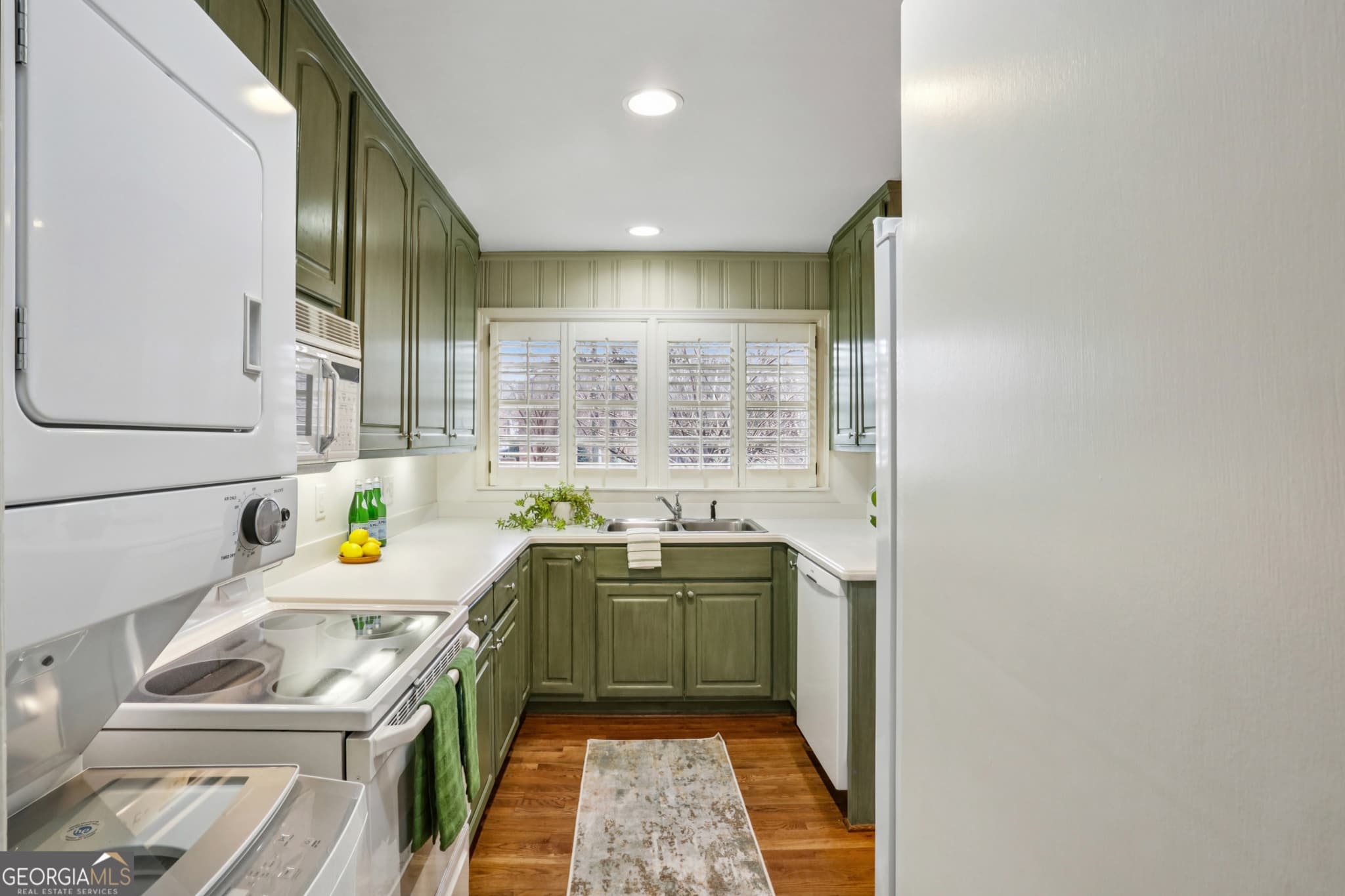 2 bedroom, 1 bathroom, 1,092 sq ft single family residence for sale at 2556 Defoors Ferry Road, Atlanta, GA 30318 — photo 5