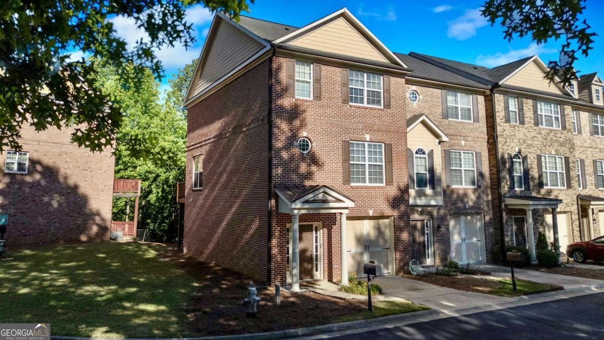 3 bedroom, 3.5 bathroom, 2,346 sq ft townhouse sold at 1885 Appaloosa Run Trail, Buford, GA 30519