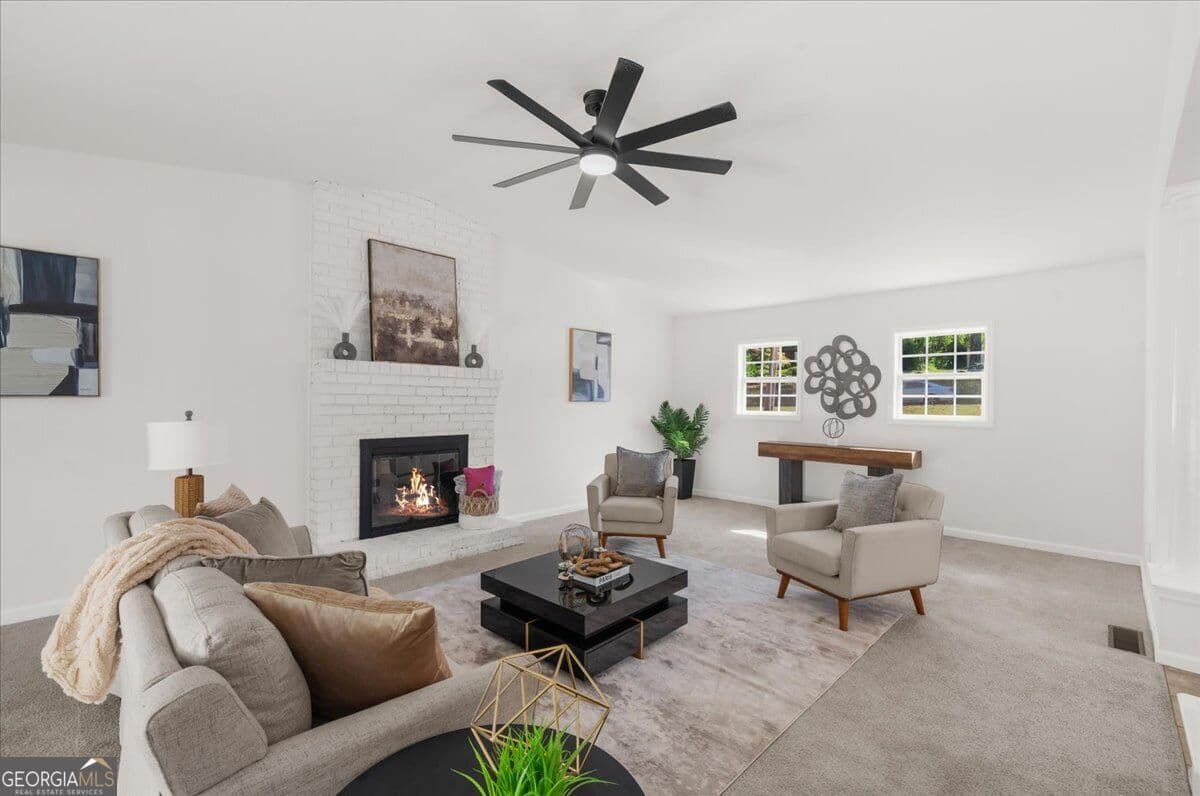 3 bedroom, 2 bathroom, 1,812 sq ft single family residence for sale at 3381 Ember Street, Marietta, GA 30066 — photo 3