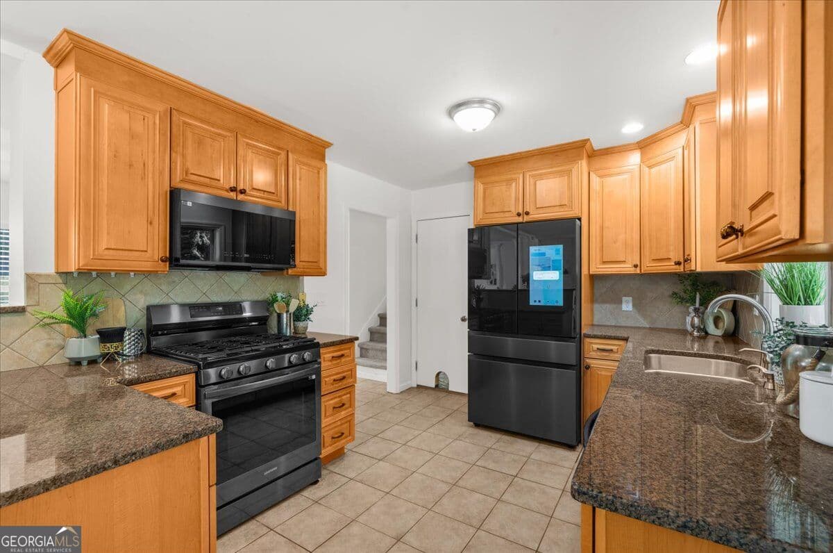3 bedroom, 2 bathroom, 1,812 sq ft single family residence for sale at 3381 Ember Street, Marietta, GA 30066 — photo 10