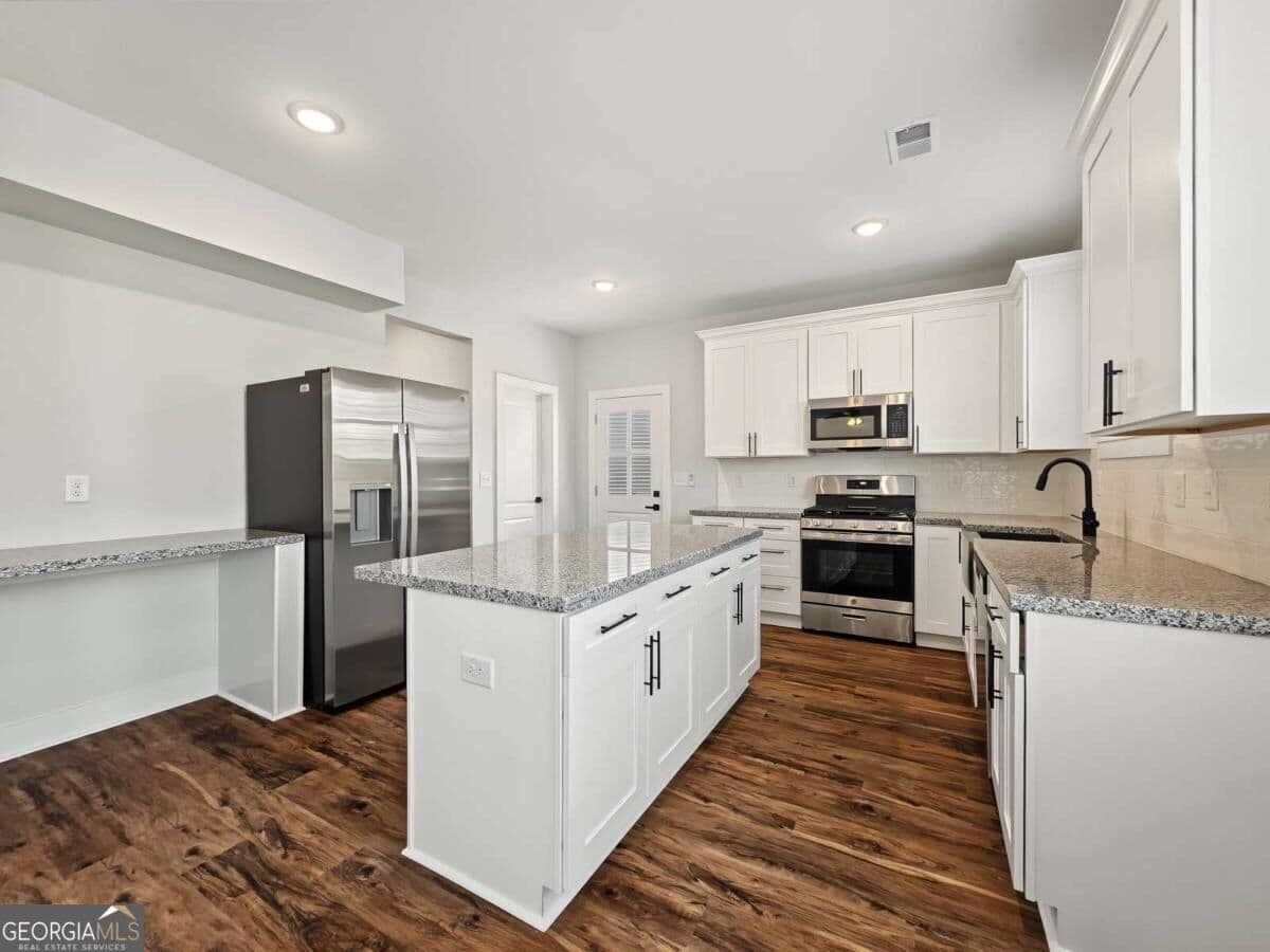 4 bedroom, 2.5 bathroom, 2,146 sq ft single family residence for sale at 5065 Brightmore Court, Austell, GA 30106 — photo 6