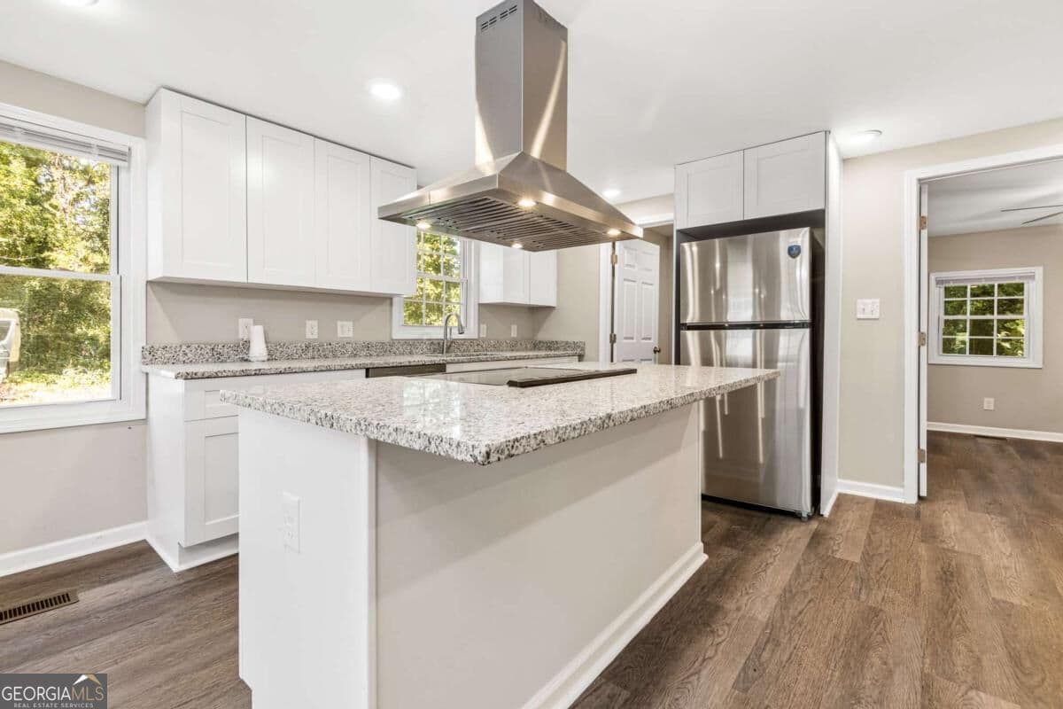 3 bedroom, 2 bathroom, 1,550 sq ft single family residence for sale at 2571 Elliott Street, Atlanta, GA 30318 — photo 6
