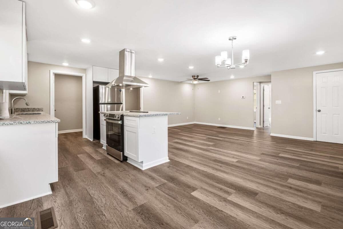 3 bedroom, 2 bathroom, 1,550 sq ft single family residence for sale at 2571 Elliott Street, Atlanta, GA 30318 — photo 5