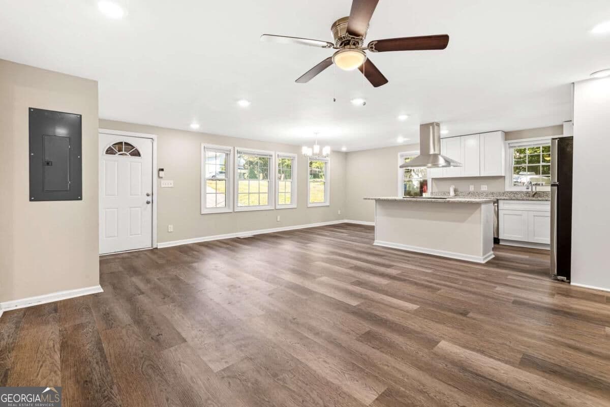 3 bedroom, 2 bathroom, 1,550 sq ft single family residence for sale at 2571 Elliott Street, Atlanta, GA 30318 — photo 4
