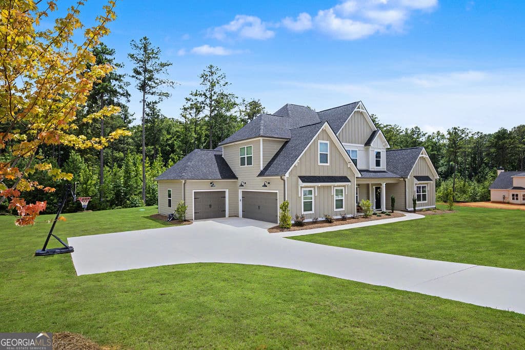5 bedroom, 4.5 bathroom, 4,260 sq ft single family residence for sale at 400 Atlantica Drive, Newnan, GA 30263 — photo 3