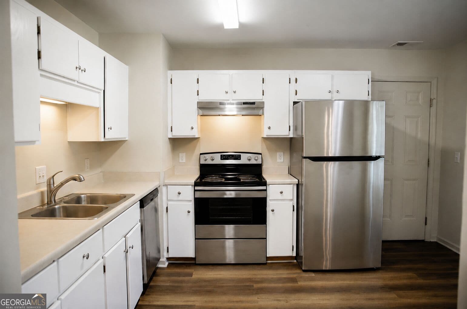 3 bedroom, 2 bathroom, 1,374 sq ft single family residence for sale at 630 Rushing Street, Richmond Hill, GA 31324 — photo 2