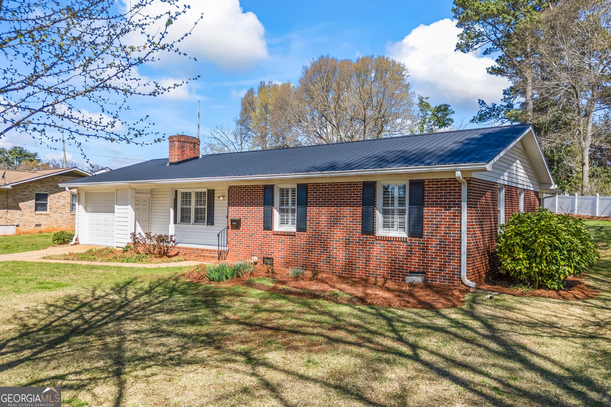 3 bedroom, 2 bathroom, 1,212 sq ft single family residence for sale at 131 Roosevelt Boulevard, Commerce, GA 30529 — photo 1 of 44
