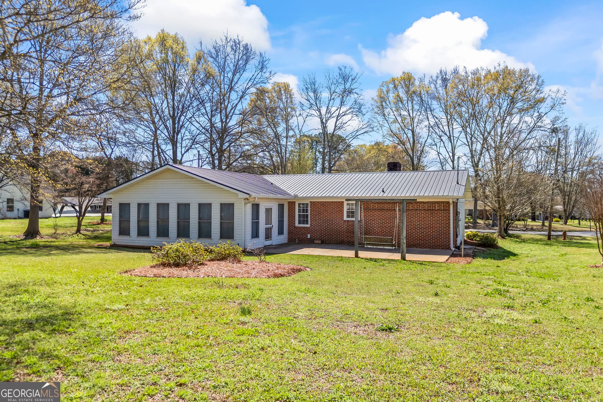 3 bedroom, 2 bathroom, 1,212 sq ft single family residence for sale at 131 Roosevelt Boulevard, Commerce, GA 30529 — photo 9