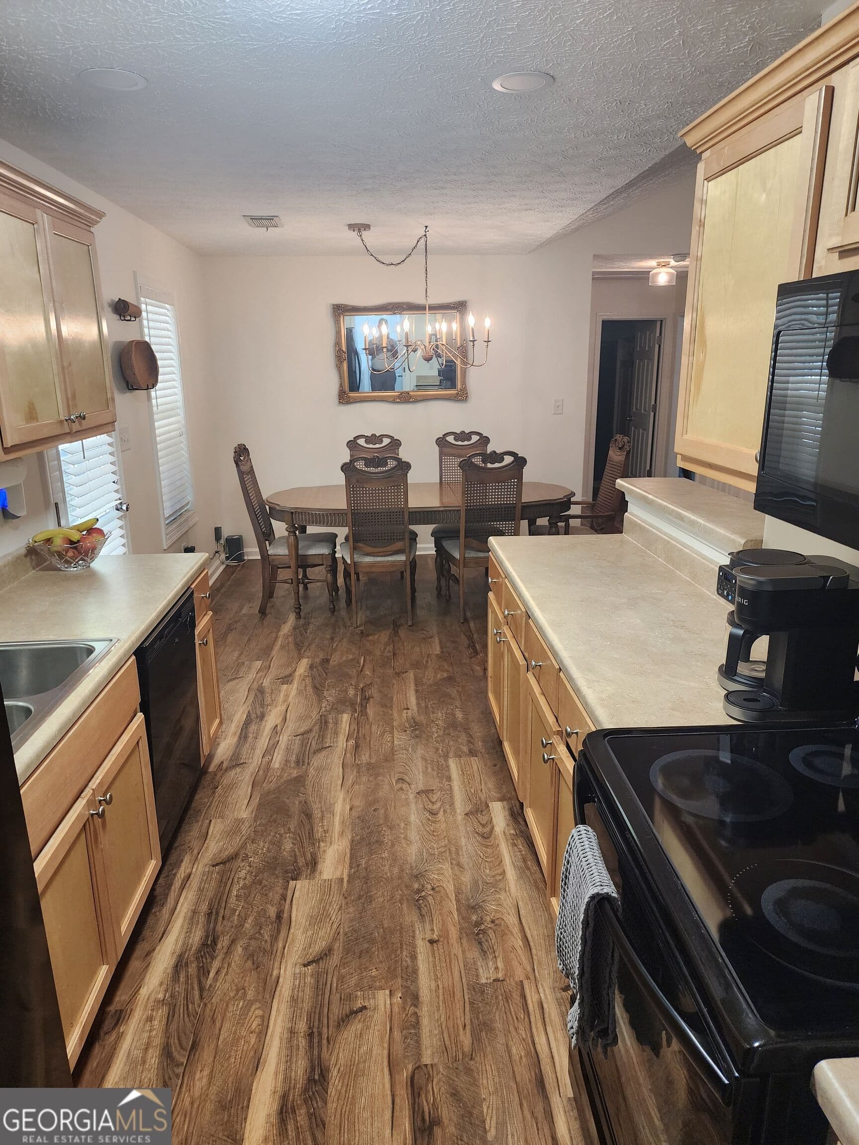 3 bedroom, 2 bathroom, 1,248 sq ft single family residence for sale at 166 Fellowship Drive, Barnesville, GA 30204 — photo 4