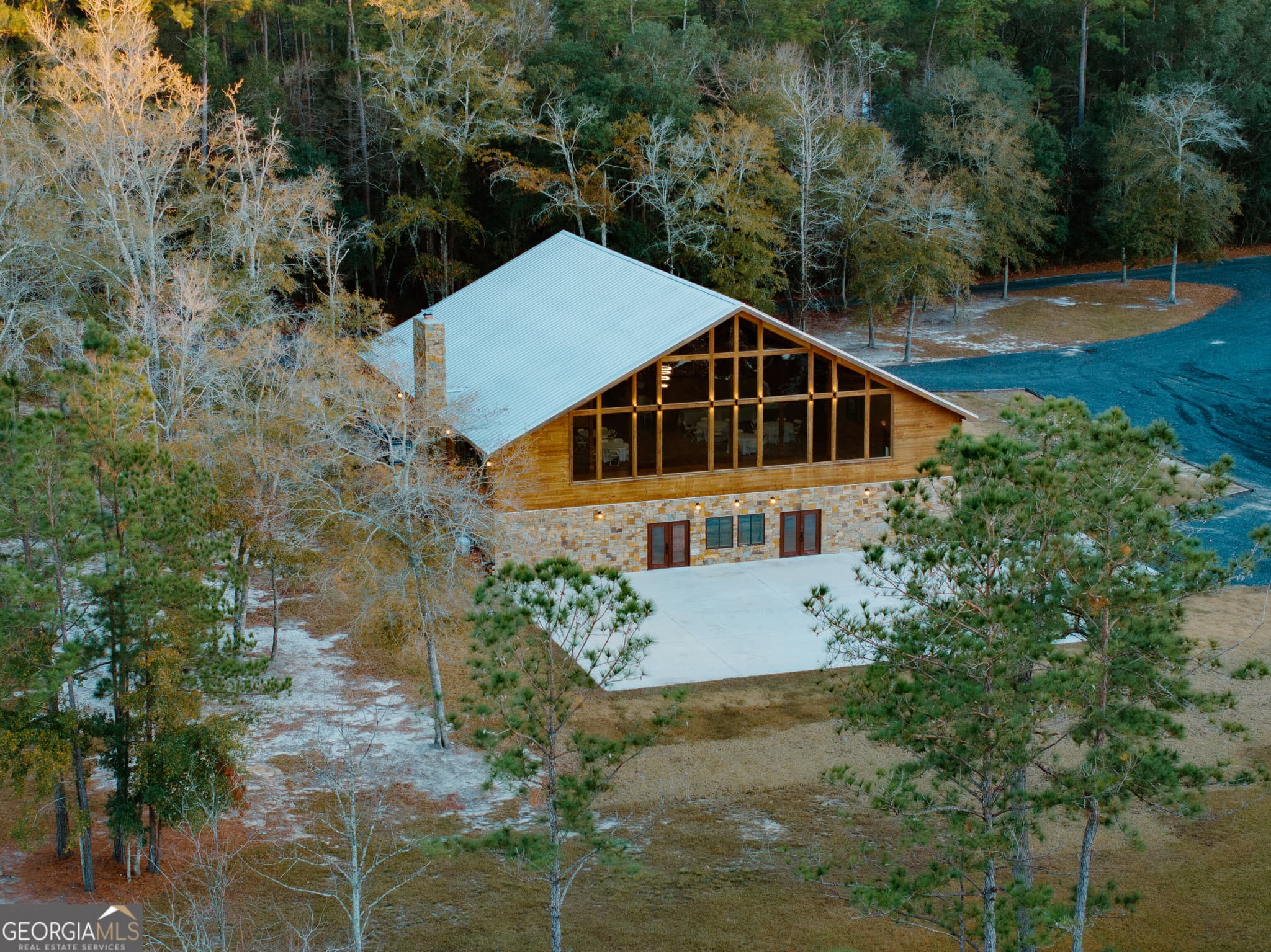 4 bedroom, 4 bathroom, 7,000 sq ft cabin,single family residence for sale at 3817 Central Avenue, Waycross, GA 31503 — photo 2