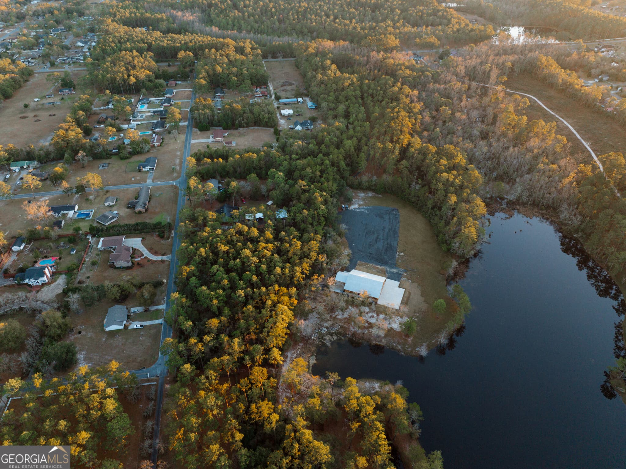 4 bedroom, 4 bathroom, 7,000 sq ft cabin,single family residence for sale at 3817 Central Avenue, Waycross, GA 31503 — photo 6