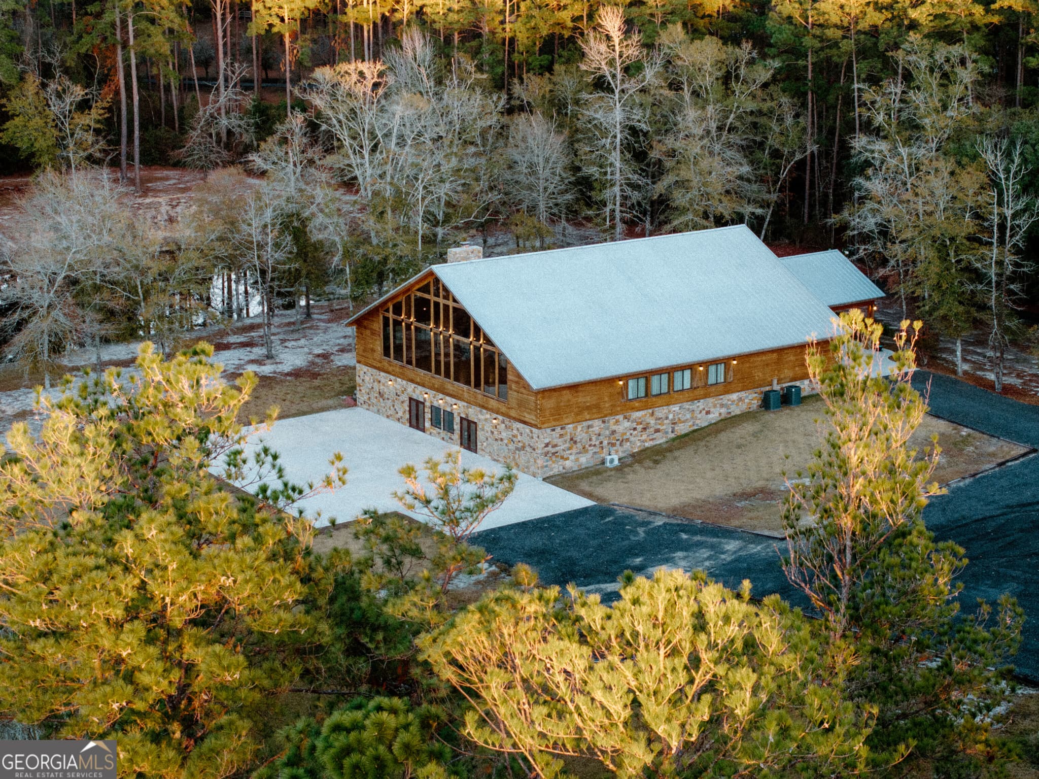 4 bedroom, 4 bathroom, 7,000 sq ft cabin,single family residence for sale at 3817 Central Avenue, Waycross, GA 31503 — photo 9