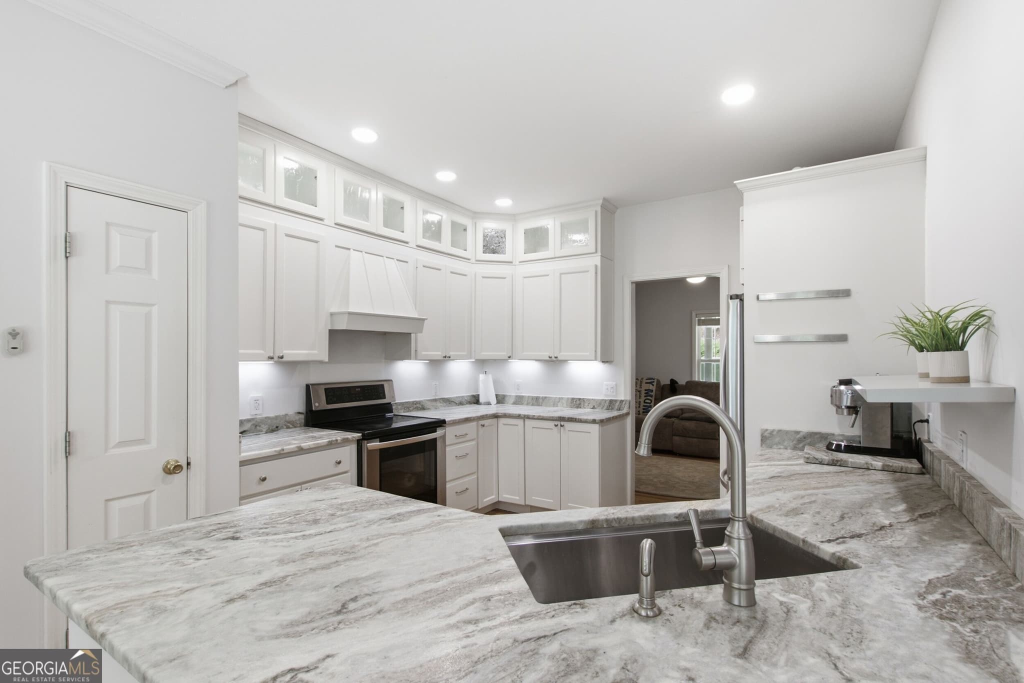 3 bedroom, 3.5 bathroom, 2,818 sq ft single family residence for sale at 327 Kissimmee Trail, Cornelia, GA 30531 — photo 9