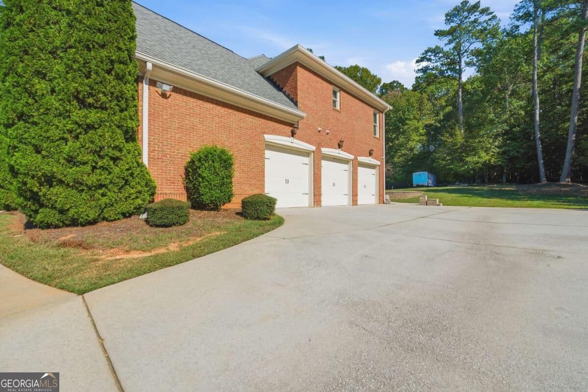 5 bedroom, 6.5 bathroom, 7,360 sq ft single family residence for sale at 2650 Riverfront Drive, Snellville, GA 30039 — photo 3