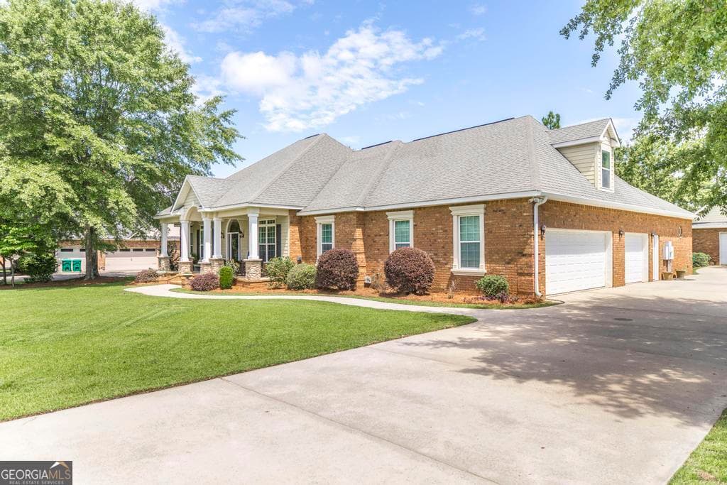 5 bedroom, 4.5 bathroom, 3,511 sq ft single family residence for sale at 202 Lowpoint Trail, Warner Robins, GA 31093 — photo 2