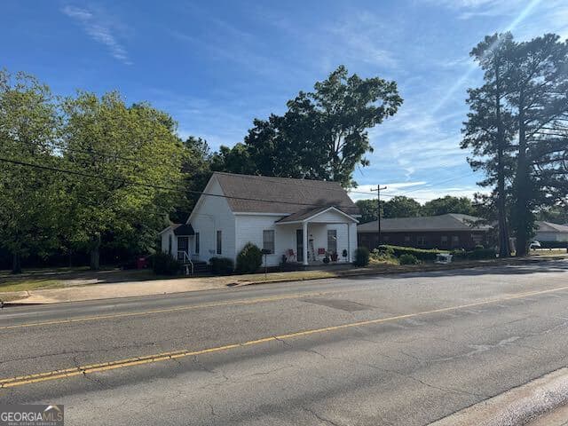 3 bedroom, 2 bathroom, 1,442 sq ft single family residence for sale at 319 E McCarty Street, Sandersville, GA 31082