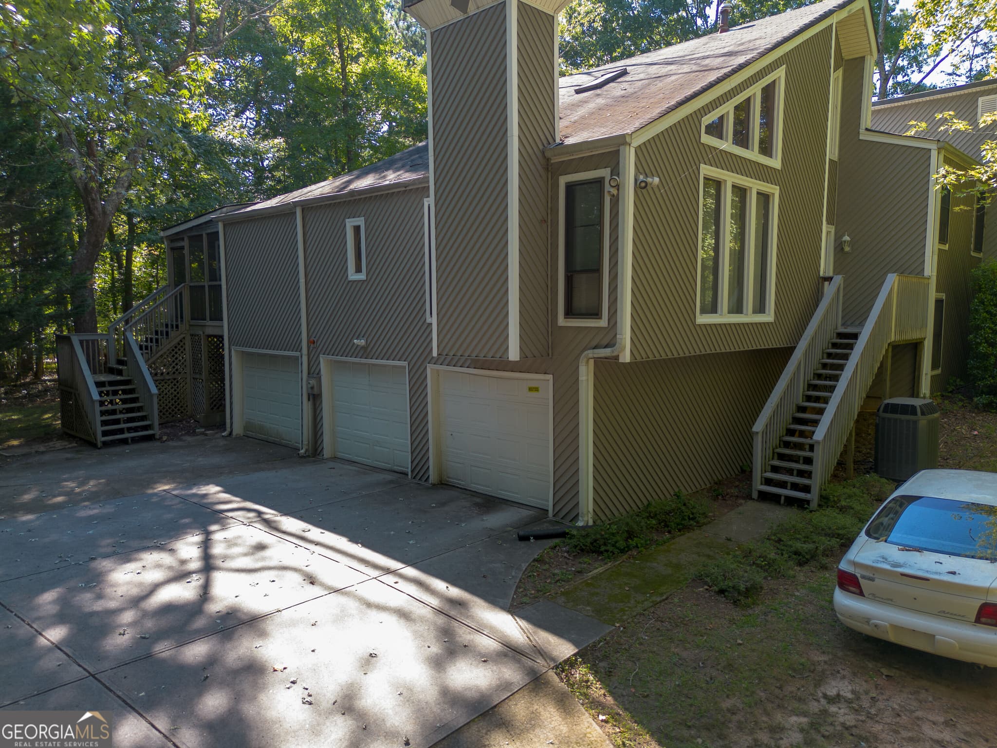 4 bedroom, 3 bathroom, 2,500 sq ft single family residence for sale at 1100 Pine Grove Pointe Drive, Roswell, GA 30075 — photo 2