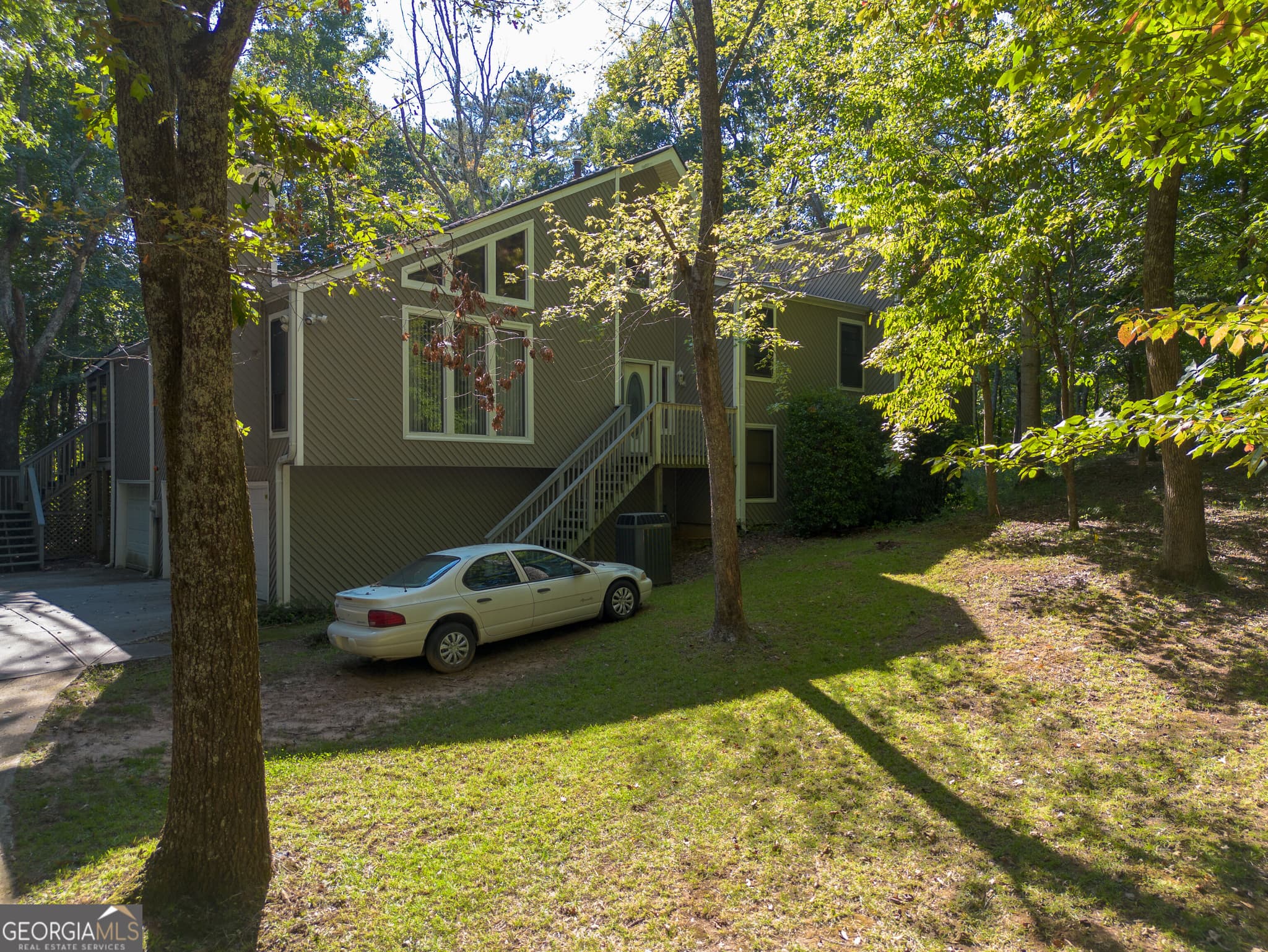 4 bedroom, 3 bathroom, 2,500 sq ft single family residence for sale at 1100 Pine Grove Pointe Drive, Roswell, GA 30075