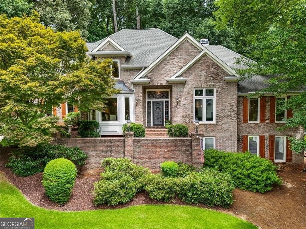 4 bedroom, 4.5 bathroom, 6,152 sq ft single family residence for sale at 2919 Mountain Trace, Roswell, GA 30075 — photo 2