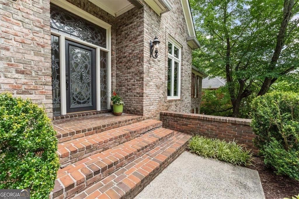 4 bedroom, 4.5 bathroom, 6,152 sq ft single family residence for sale at 2919 Mountain Trace, Roswell, GA 30075 — photo 4