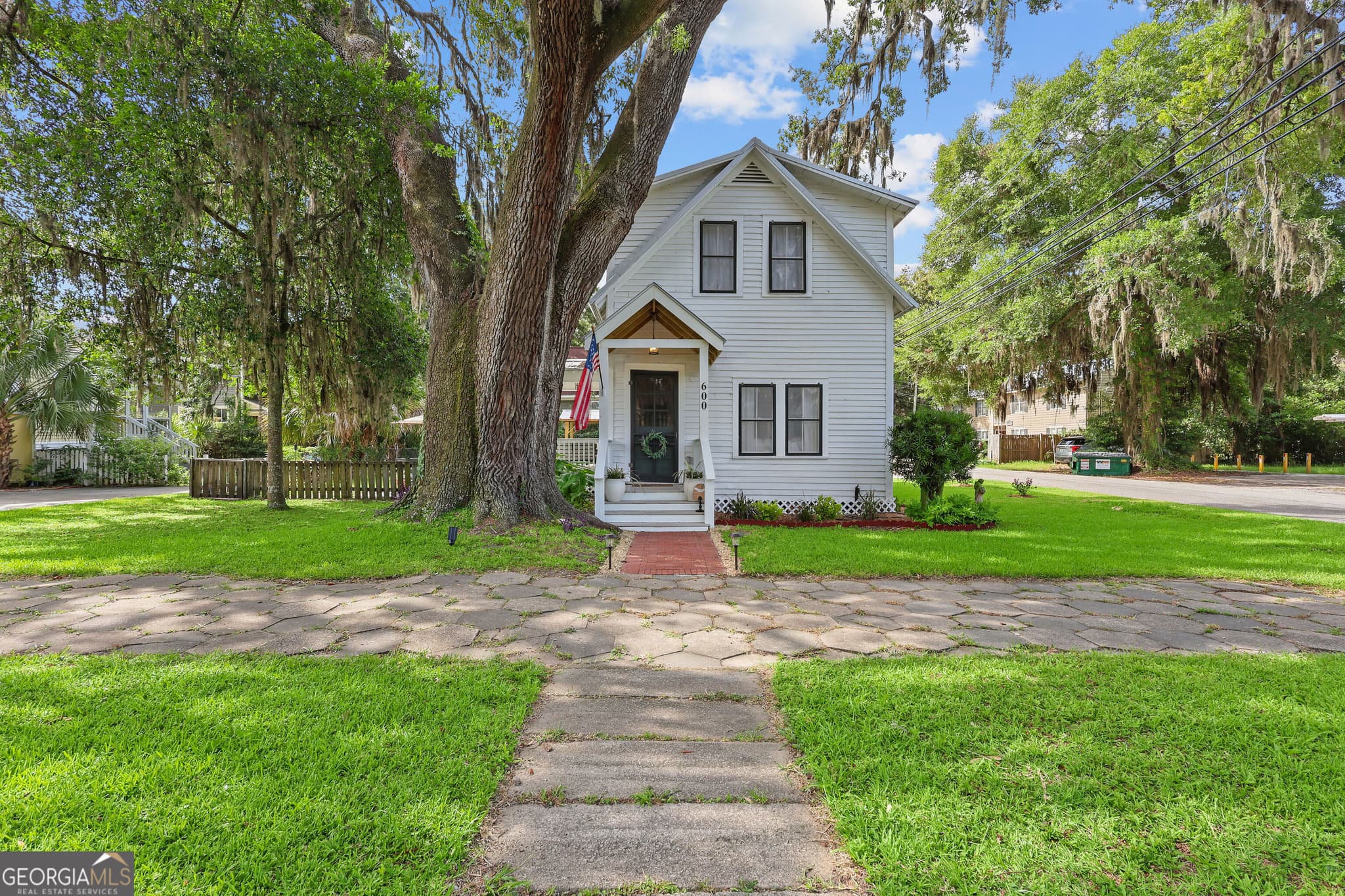 2 bedroom, 1 bathroom, 1,412 sq ft single family residence for sale at 600 Prince Street, Brunswick, GA 31520 — photo 1 of 63