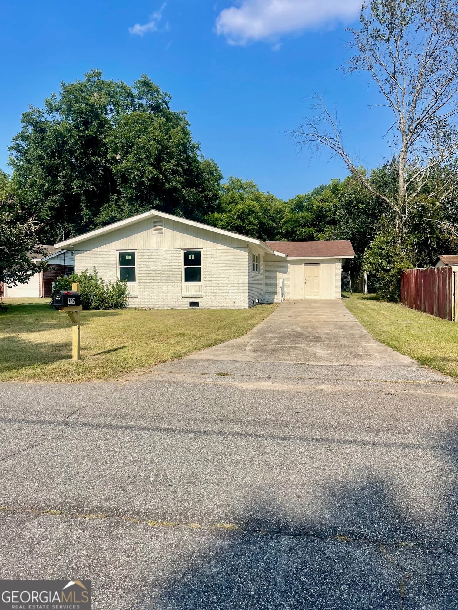 3 bedroom, 2 bathroom, 1,413 sq ft single family residence for sale at 732 Katherine Street, Warner Robins, GA 31088 — photo 1 of 19