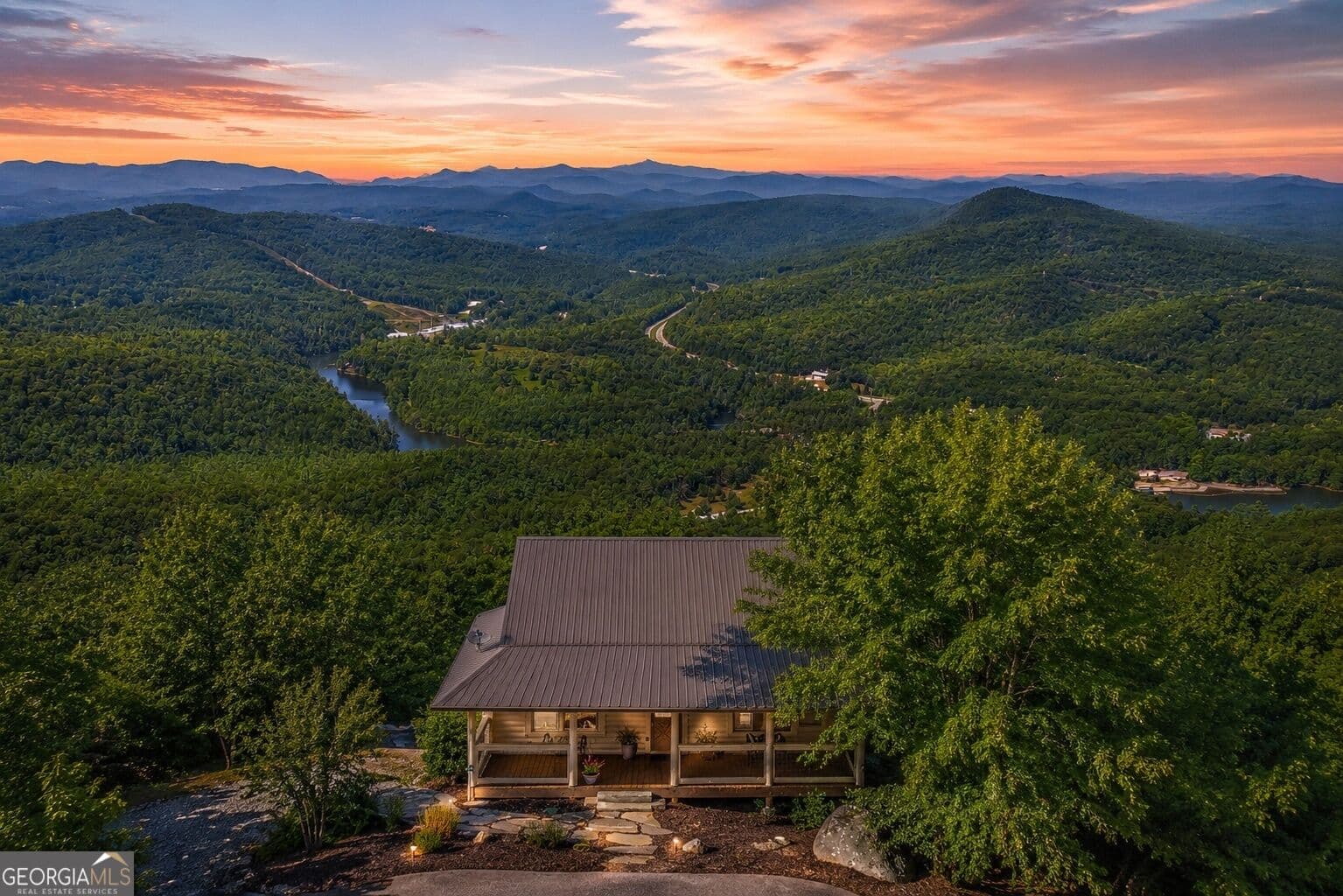 3 bedroom, 3 bathroom, 2,016 sq ft cabin,single family residence for sale at 312 Tallulah View, Tallulah Falls, GA 30573